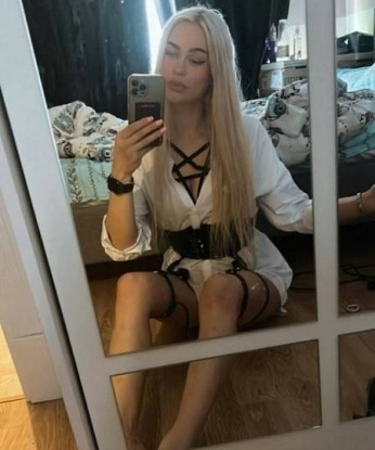 Я живу в Москве и предлагаю свои интимные услуги мужчинам, которые ценят качественное и разнообразное времяпровождение. У меня в арсенале есть множество возможностей для приятного времяпрепровождения - классический секс, оральные ласки, эротический массаж и многое другое. Посмотрите мои фото, они подтверждают мою красоту и соблазнительность. Убедитесь в этом сами. У меня имеются отличные отзывы от предыдущих клиентов, они говорят о моей профессиональности и незабываемом опыте.🔥Не упускайте шанс провести время со мной и окунуться в мир наслаждения. Уверена, мы создадим незабываемые воспоминания, которые захочется повторить снова и снова. Со мной вы почувствуете себя по-настоящему особенным и желанным мужчиной. Приходите, я буду рада видеть вас. 💋 Лариска